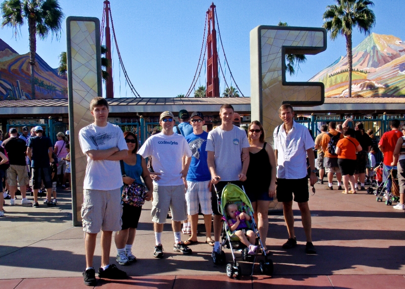 Disney2009 017.jpg - The whole gang minus the photographer